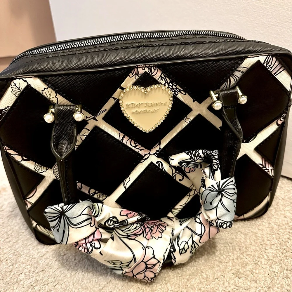 Betsey Johnson Handbag - Picture 1 of 3